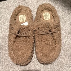 Hey Dude Cozy Sherpa-Lined Slip-On Slippers - Camel Brown